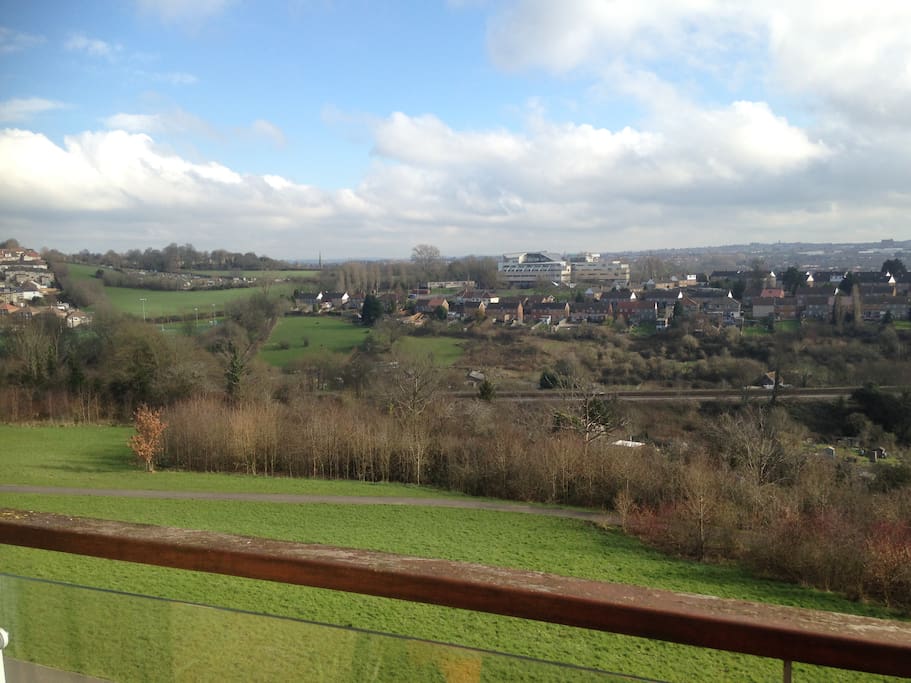 Spectacular views - In the heart of the city - yet overlooking green fields.