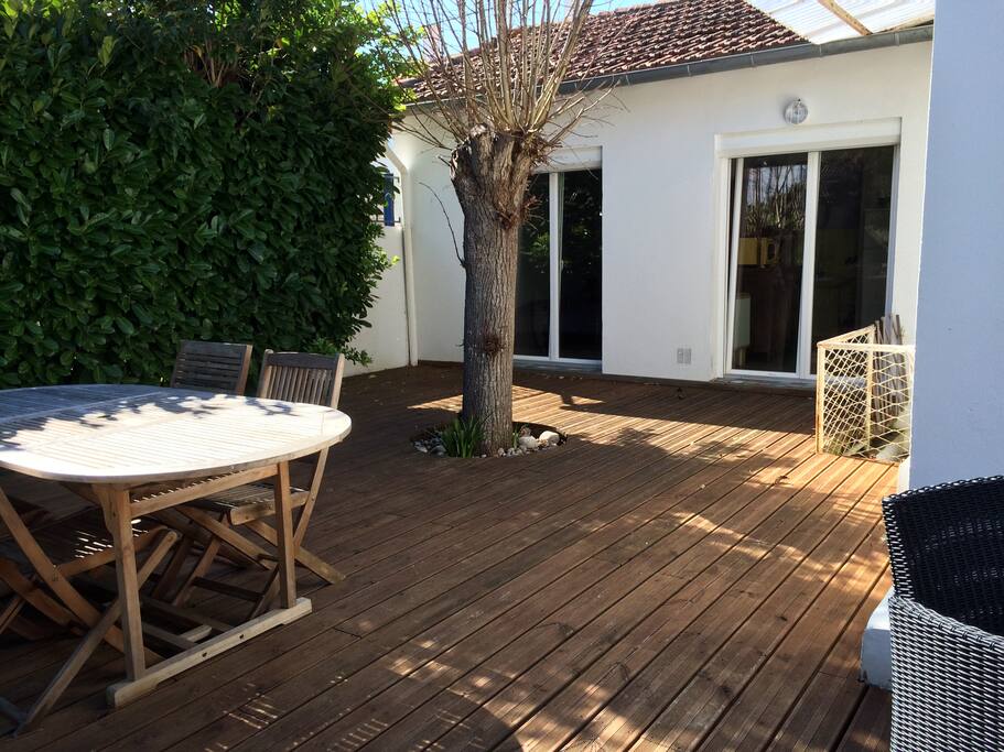 terrasse donnant sur cuisine et chambre