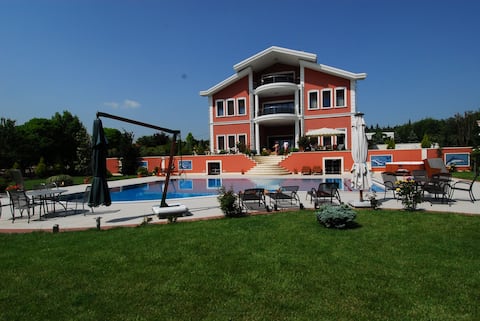 Luxury 3-storey villa with pool in Silivri Gazitepe