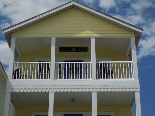 Marigold House in the Center of Cedar Key!