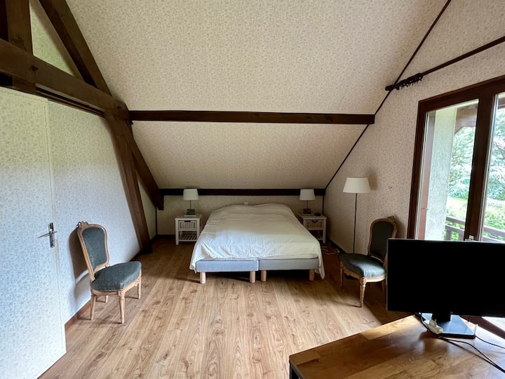 Spavaća soba 7 (kat): 160 x 200 bračni krevet 160 x 200 s radnim stolom i zaslonom + balkon