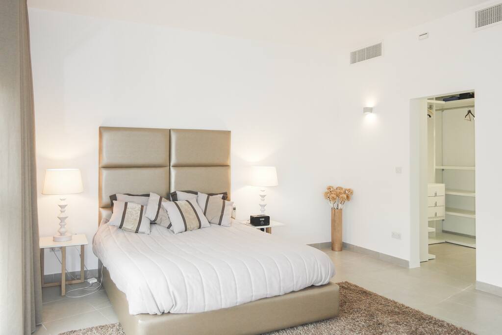 Queen size bed