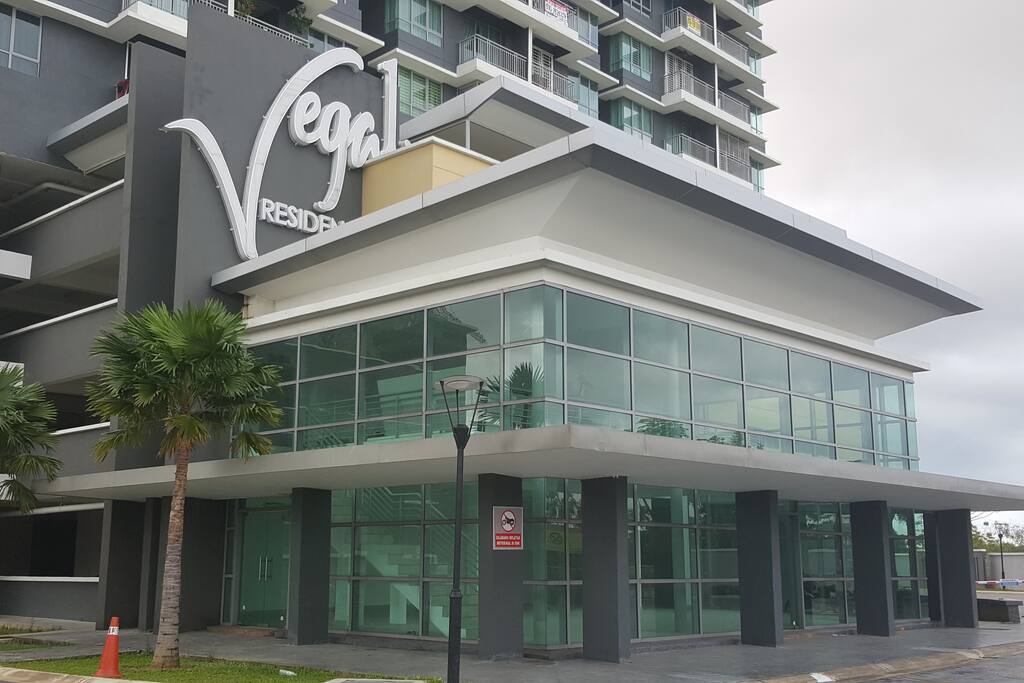 Apt Front