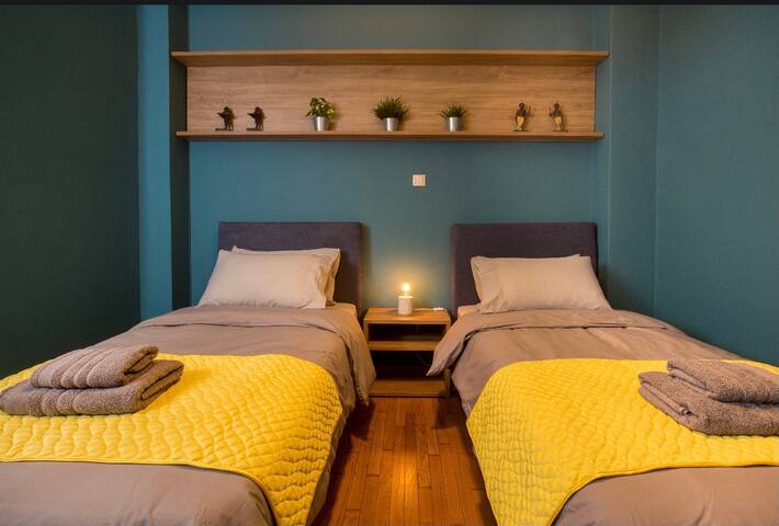 A COZY APARTMENT HUGGING THE ACROPOLIS HILL gallery image 4