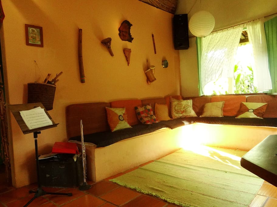 Sala luminosa e muito arejada