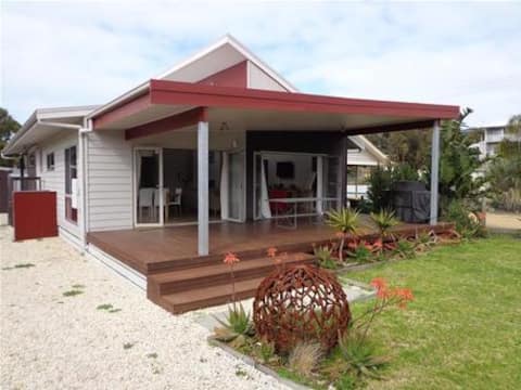 100 steps to the lake, pet friendly, fast internet