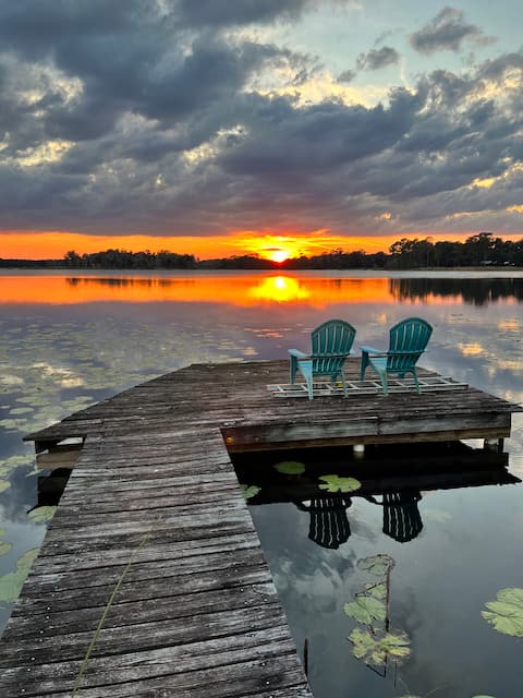 Lakefront Cottage • Private Dock + Bikes + Kayaks