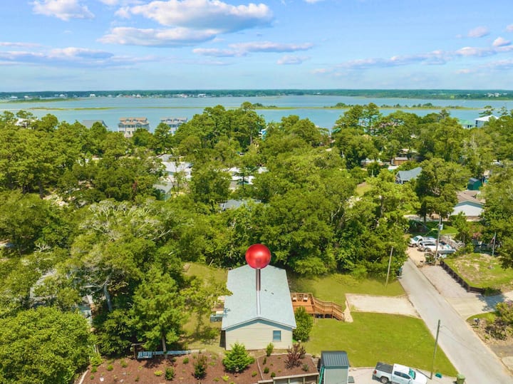 Pet Friendly & Centrally Located Home in EI! Houses for Rent in Emerald Isle, North Carolina
