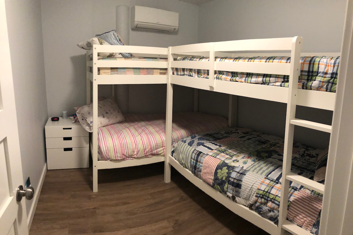 غرفة مزدوجة في الطابق السفلي