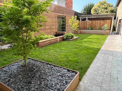 Beautiful 2-bedroom apartment near center, garage, garden, air conditioning