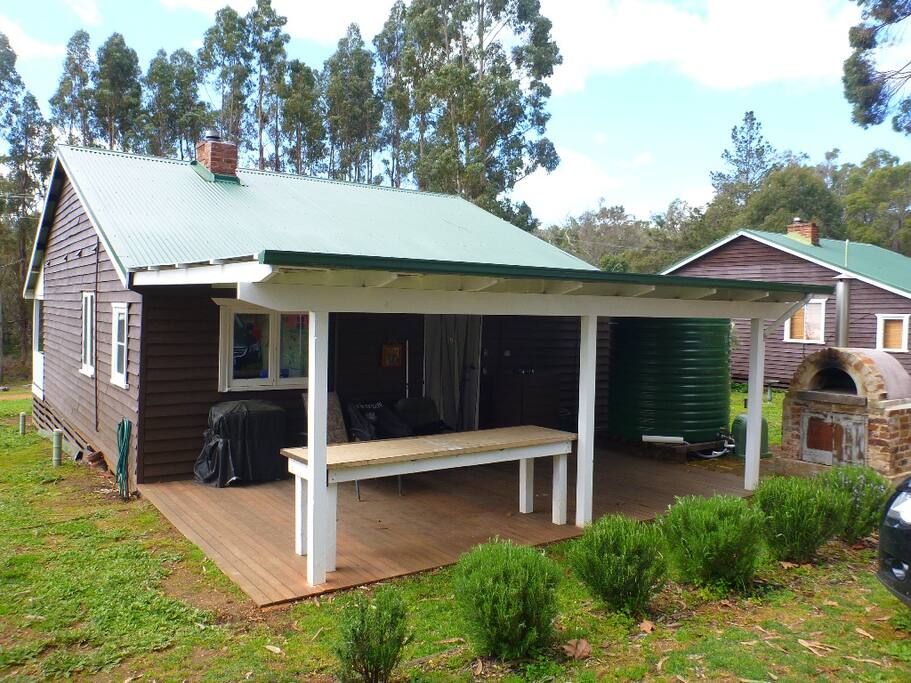 Splendid Wren Cottage (back)