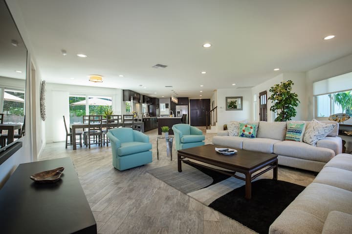 Large Private Home-Gorgeous Remodel-Well Equipped