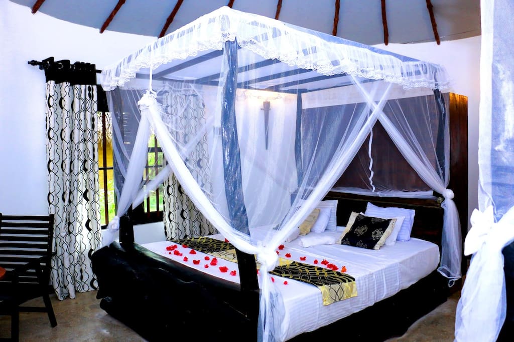 Queen size bed 1 + mosquito net