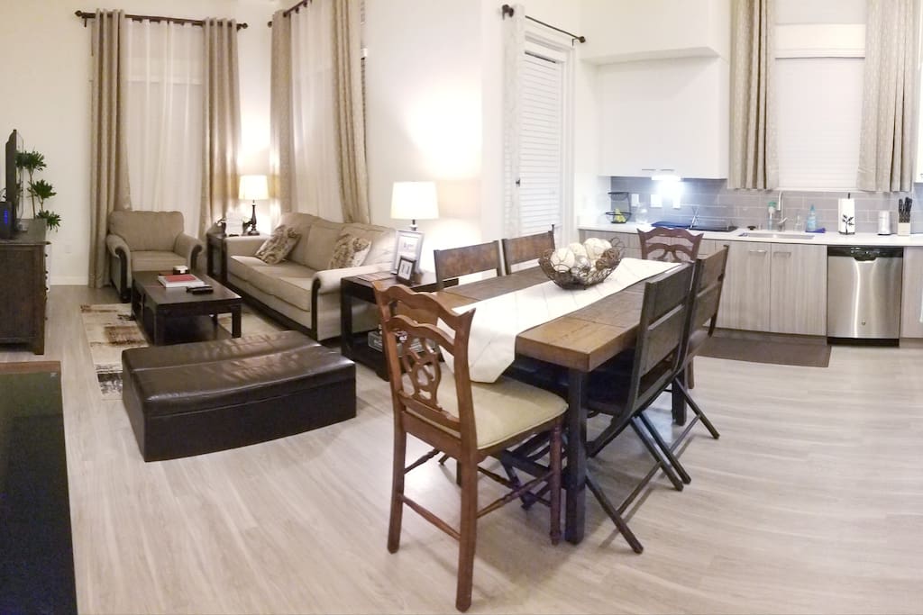 Luxury Condo - 10 min drive to Disney & Convention