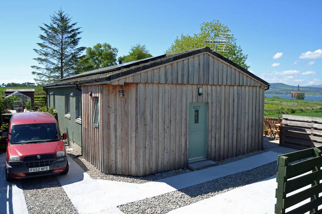 Door step unloading, easy turning, unobtrusive doorstep parking and worry free key safe access.