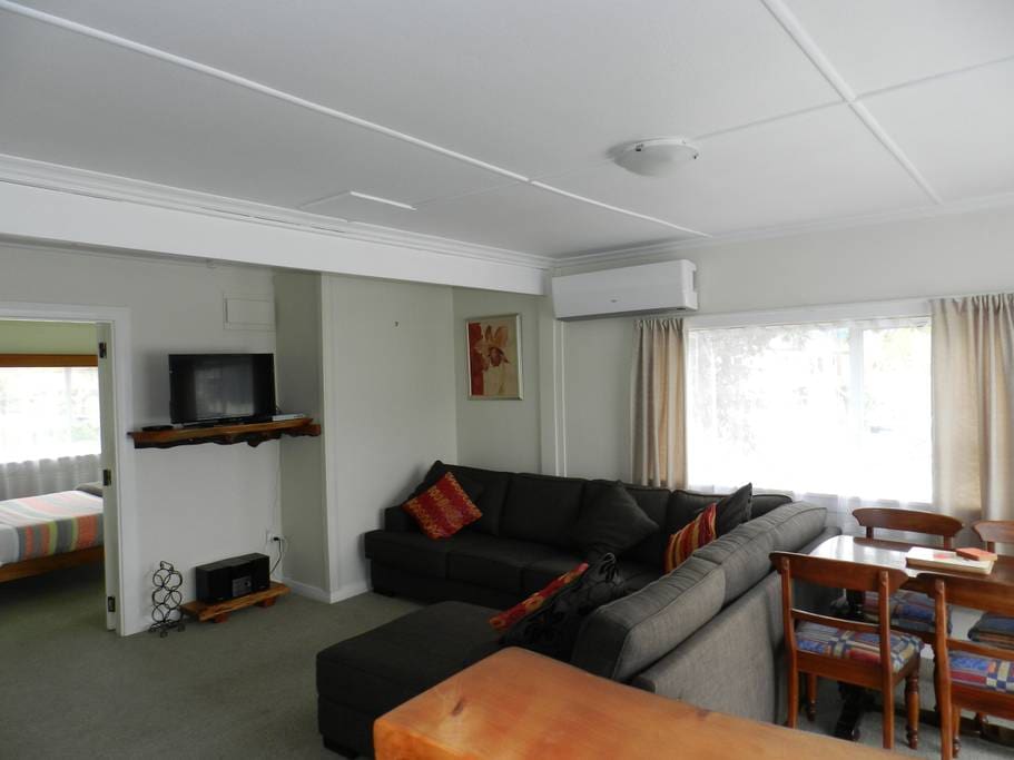 Open plan lounge / dining area.