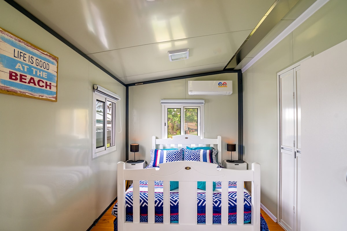 חדר שינה עם מיזוג אוויר ללילות החמים האלה