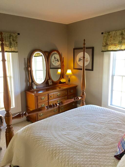 Guest room dresser and mirror