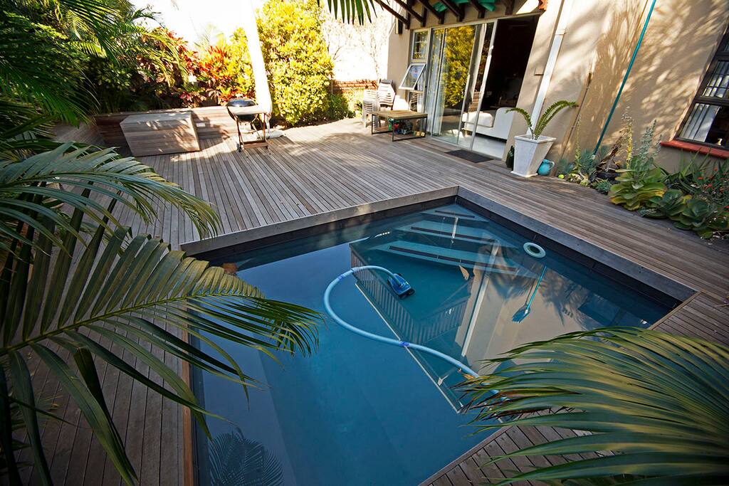 Pool & entertainment/barbecue area.