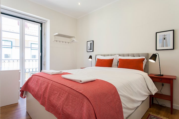 Соба#1: 1 двоен кревет и уште два единечни кревети под двоен кревет (спијат 2+2)