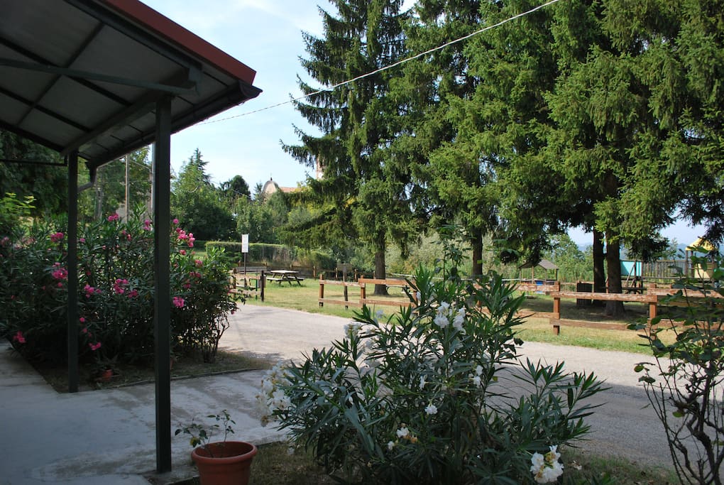 Giardino comunale di fronte al condominio
