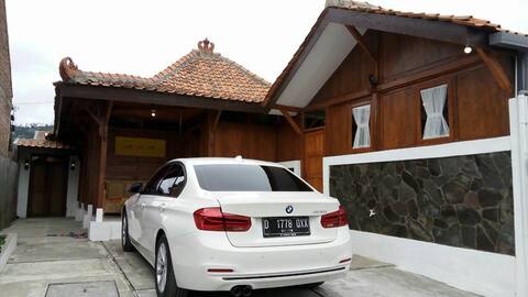 Villa Kayu Cikole Lembang Bandung (Cool, Tourism)