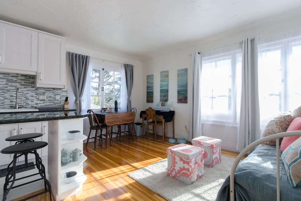 Dining accommodates 4-6 people: Kitchen bar with 2 swivel barstools & vintage drop leaf dining table with 4 chairs.