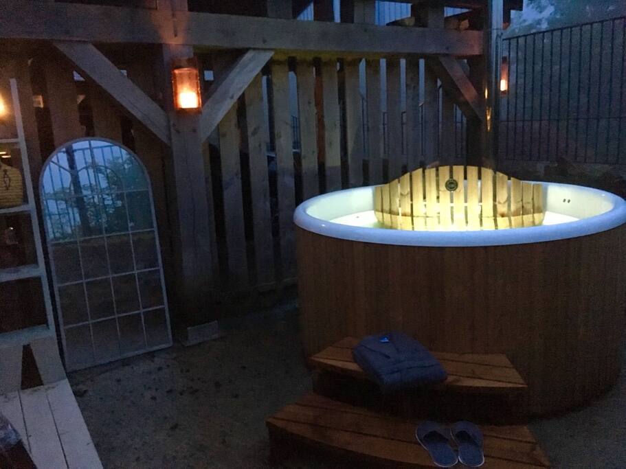 Perfectly lit for a night-time dip!