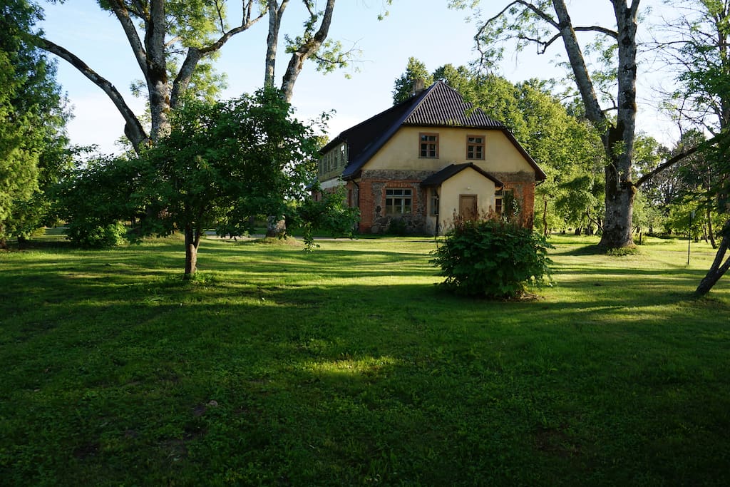 Former servant's house is a part of the manor complex
