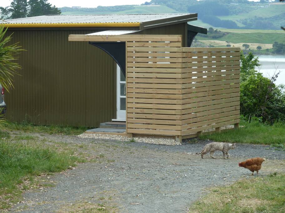 Friendly neighbours : )