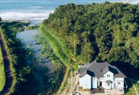 Ayajin Blue House