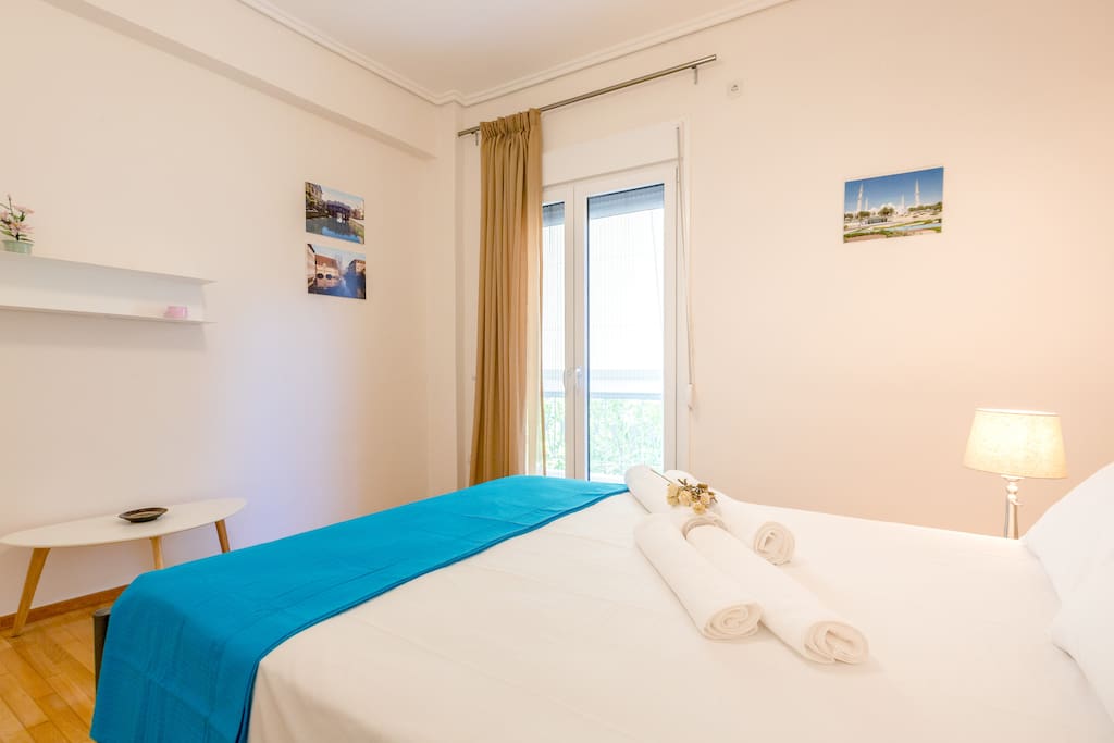 The bedroom is very welcoming with its new wooden floor. It has a double bed, bedside tables, a big closet and A/C