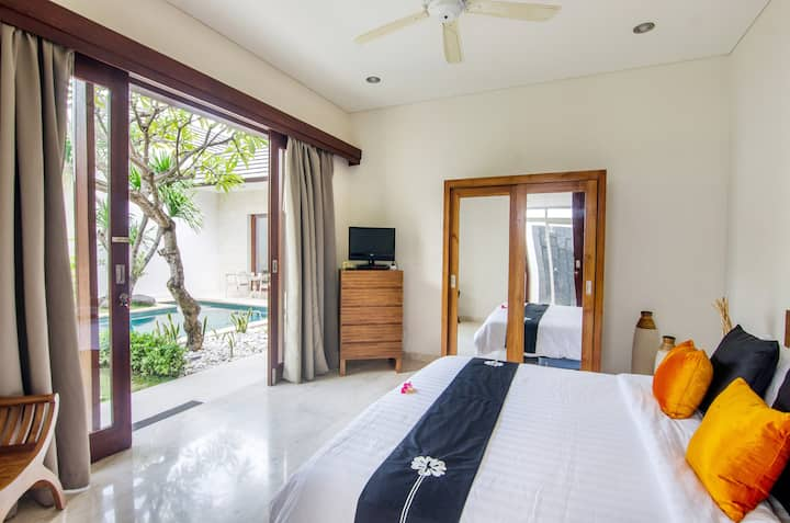 Sanur-Spacious Villa with garden, pool and Gazebo