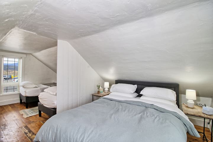 Loft s bračnim krevetom (160x200)