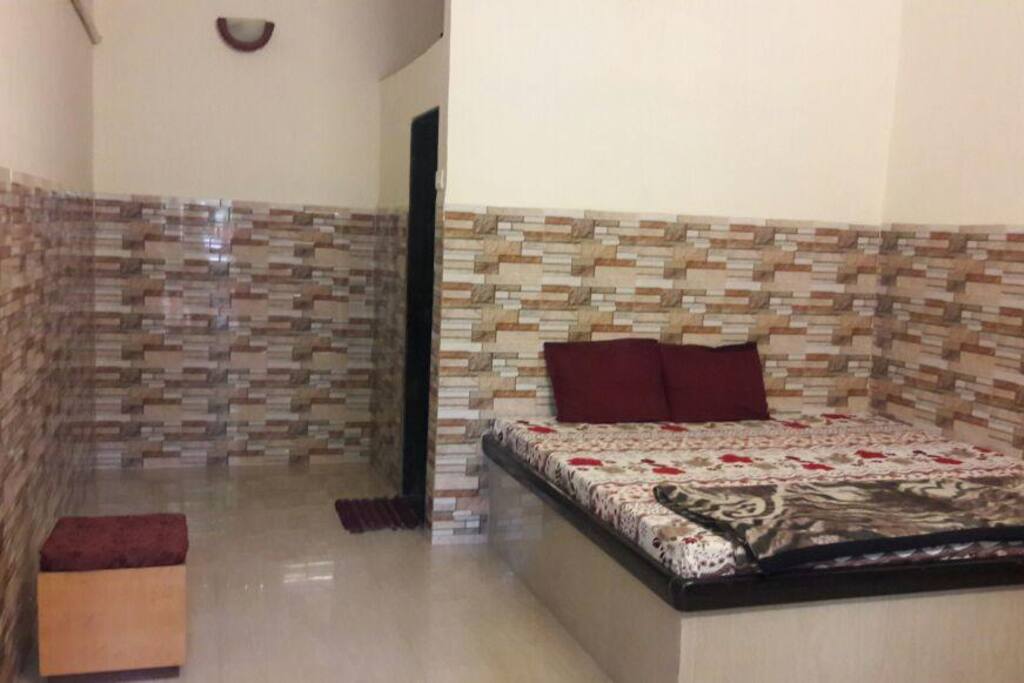 DELUXE AC ROOM