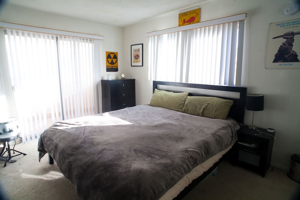 Bedroom with lots of natural light and a great breeze.
Comfortable, memory foam, California King bed.
