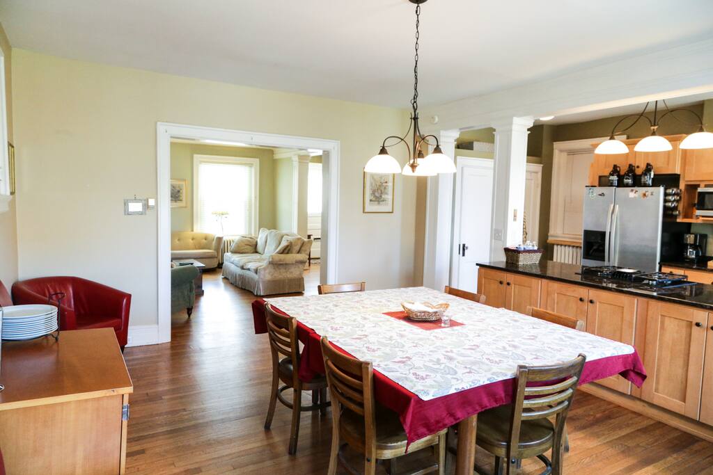 Welcoming open floor plan.