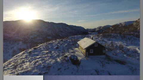 @Fjellsoli cabin in Bjerkreim/ Stavtjørn

(Kodlhom)