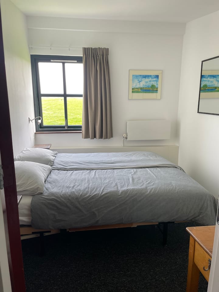 ห้องนอน 2 (Bedroom 2)