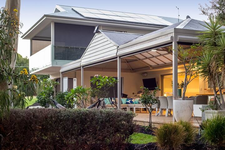 Robin Retreat by the Park – Close to the beach!