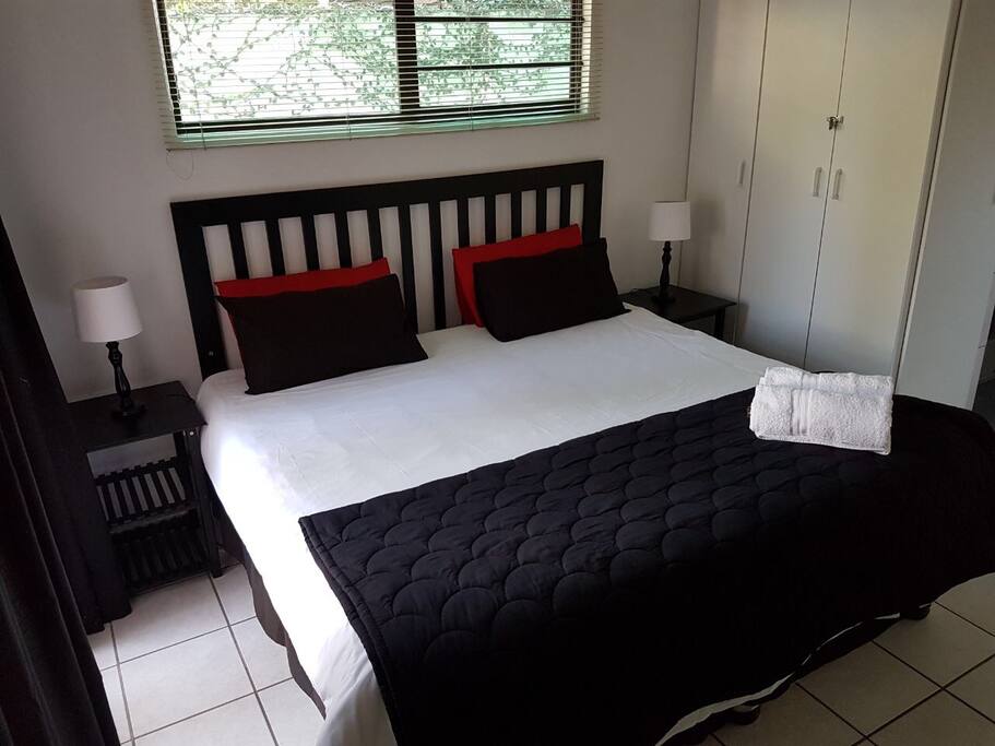Main bedroom - en suite bathroom