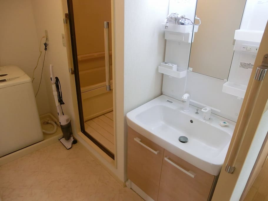 Sink/bath area