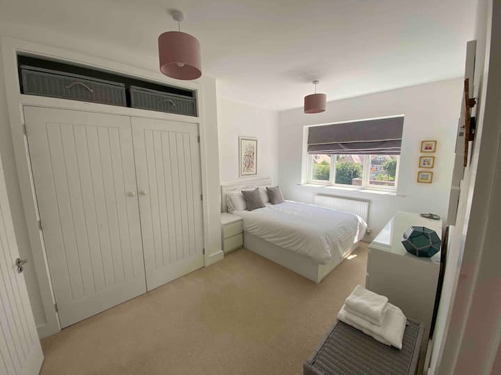 Dormitorio principal con baño privado