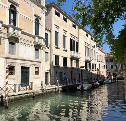 Terazier Apartment with Balcony and Canal Views gallery image 4