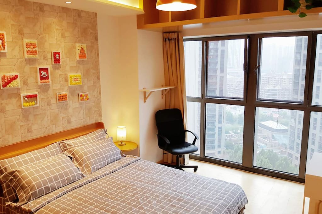 景观:房间内(房型各异,景观不同)直面天津南市食品街; 百货大楼;海河景观带