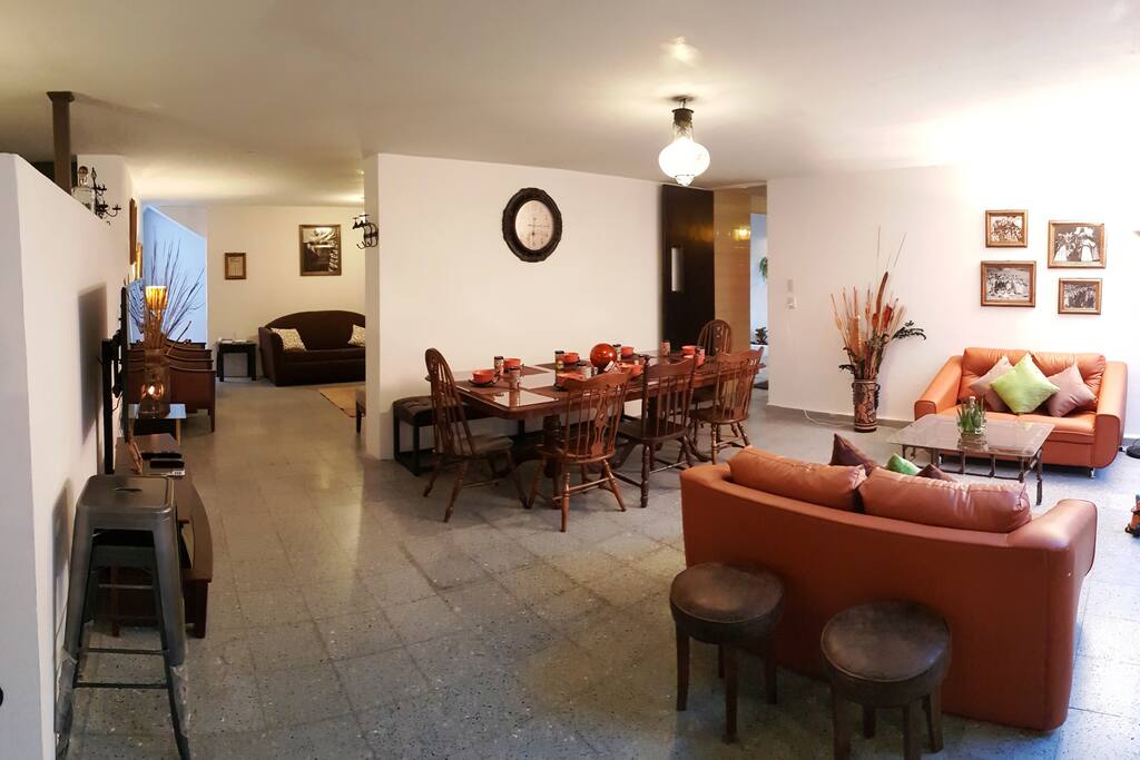 Casa en 1 planta, con una decoración que te hará sentir agusto en cada espacio