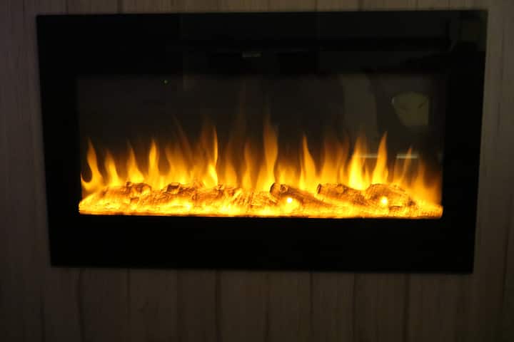 Daljinskiregulirani električni kamin (detalji)