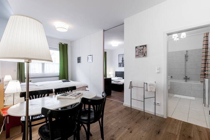 1 [RA] BIG house, max 36p, 14 bedr 8 bath, @subway gallery image 5