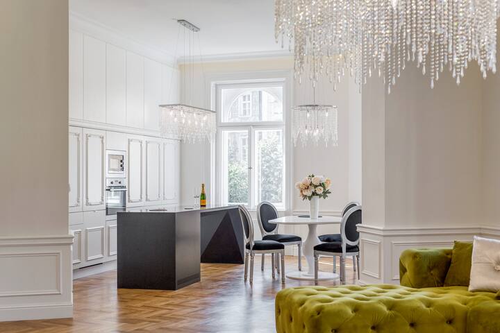 5 STAR LUXURY quiet apartment in the city center gallery image 2