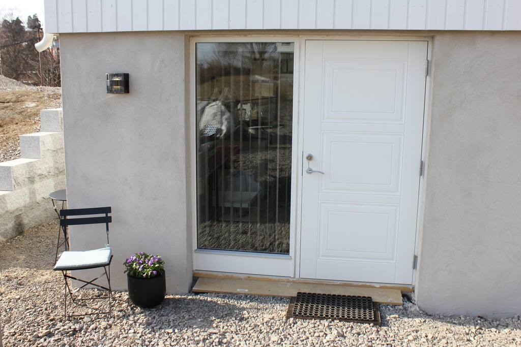 Separate entrance in basement of family house
